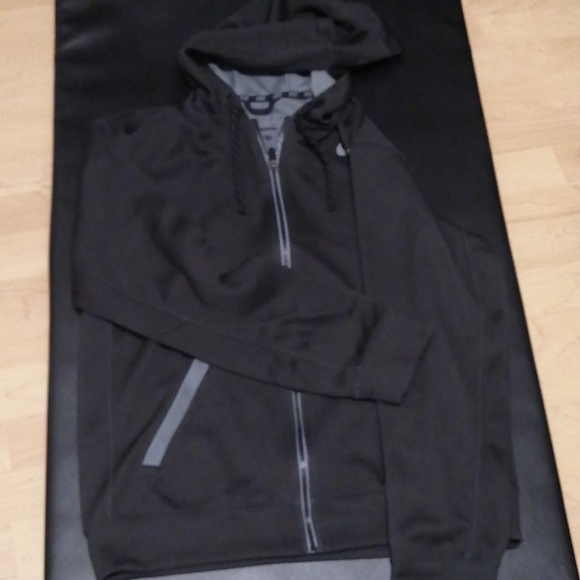 Nike's sweater zip up - Picture 1 of 3